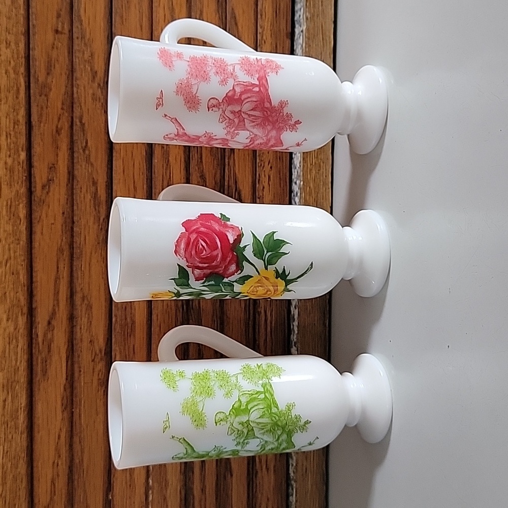 🇺🇸Avon 60s floral design milk glass tall footed espresso cups vintage